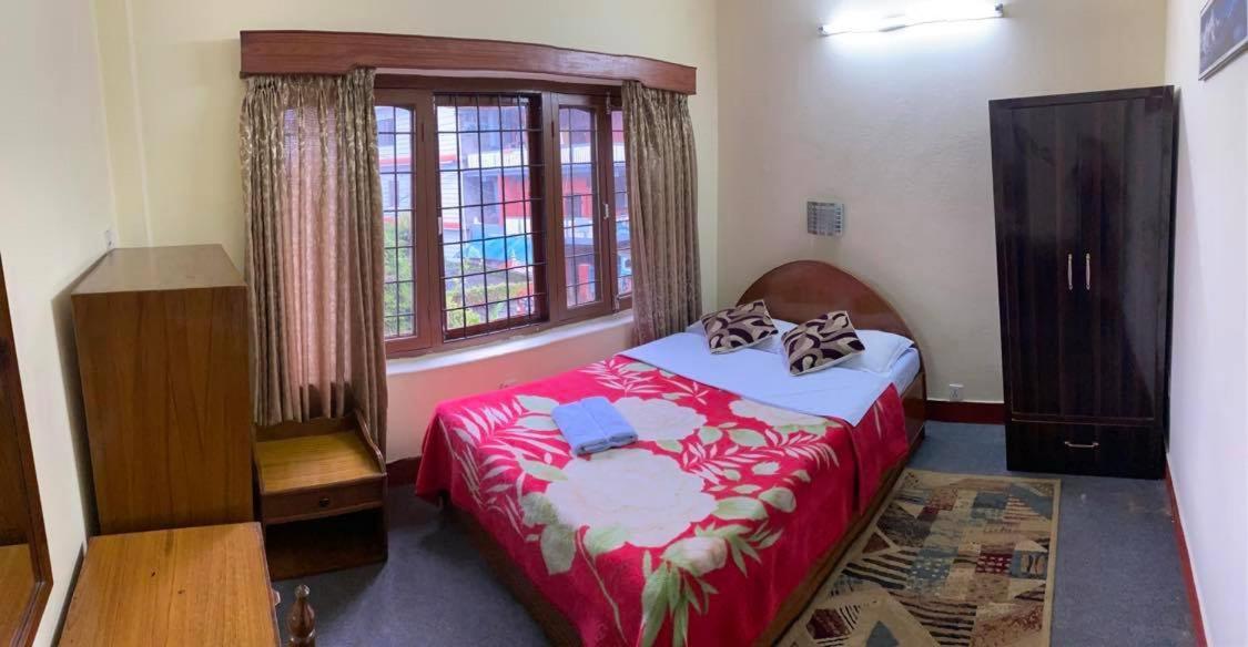 Hotel Blue Magnet Pokhara Buitenkant foto