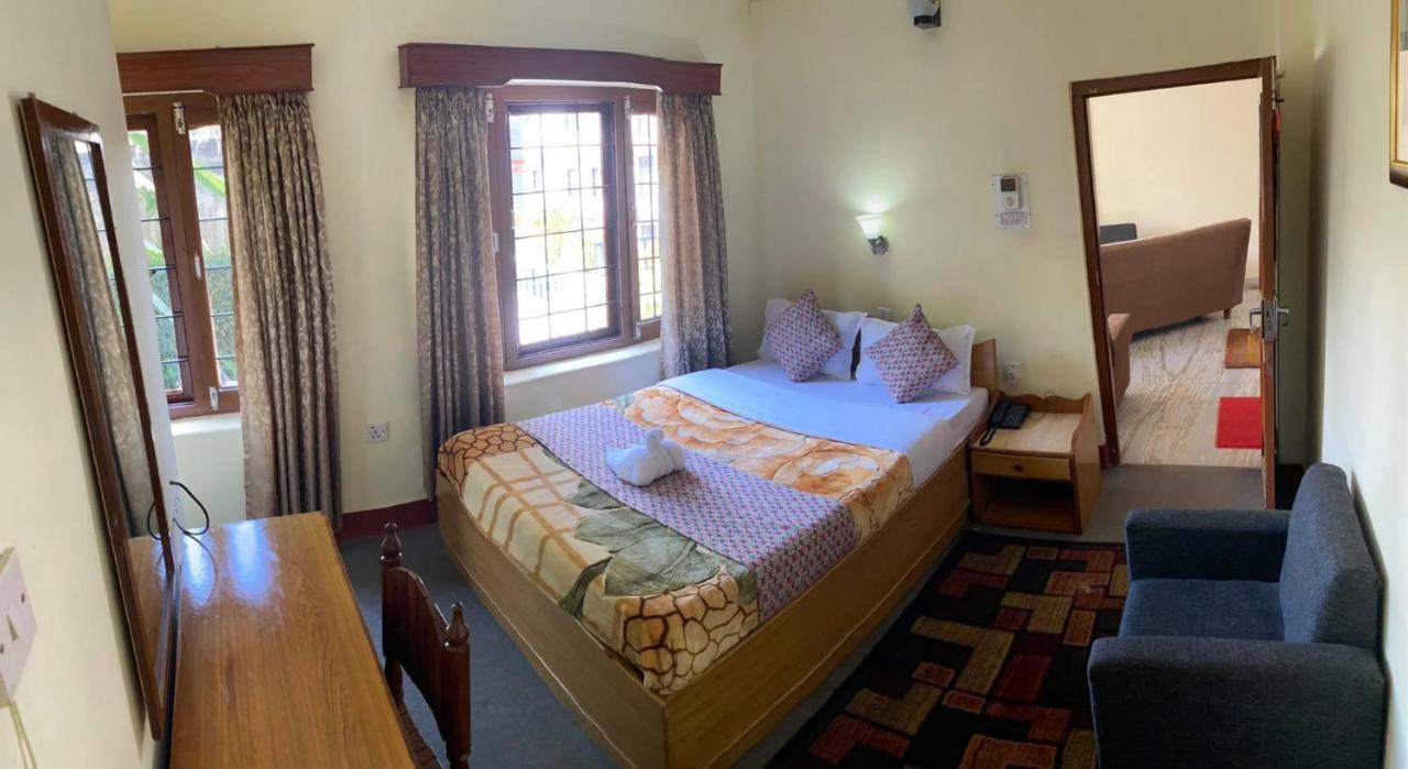 Hotel Blue Magnet Pokhara Buitenkant foto