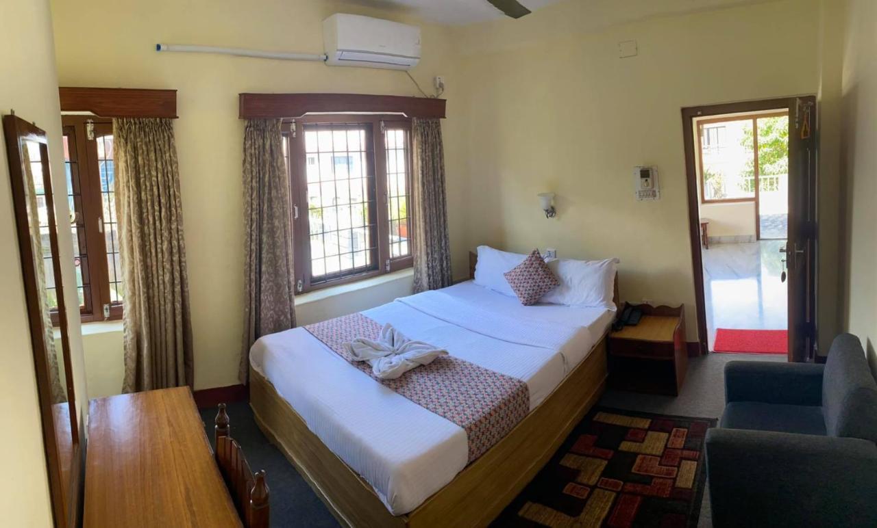 Hotel Blue Magnet Pokhara Buitenkant foto
