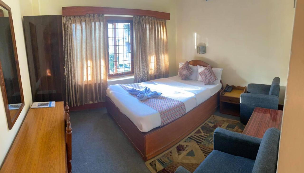 Hotel Blue Magnet Pokhara Buitenkant foto