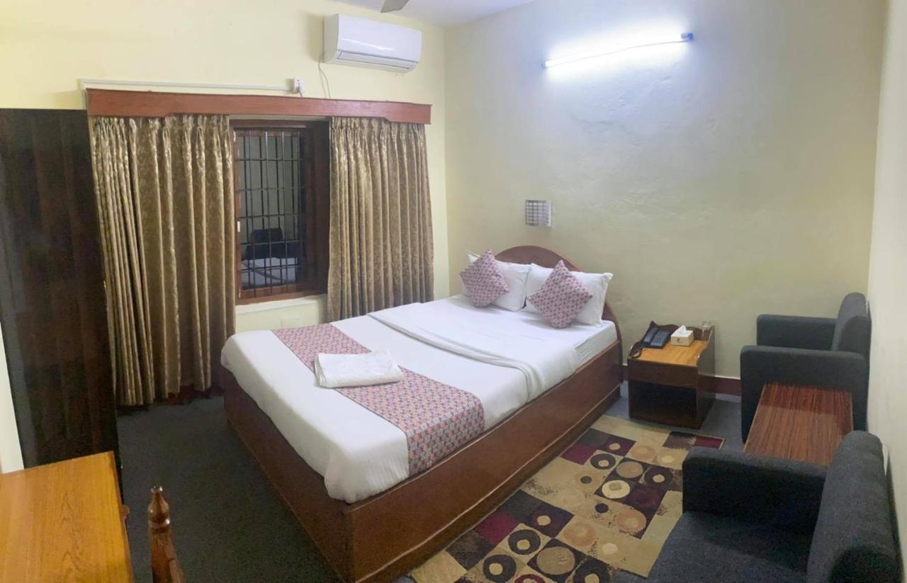 Hotel Blue Magnet Pokhara Buitenkant foto