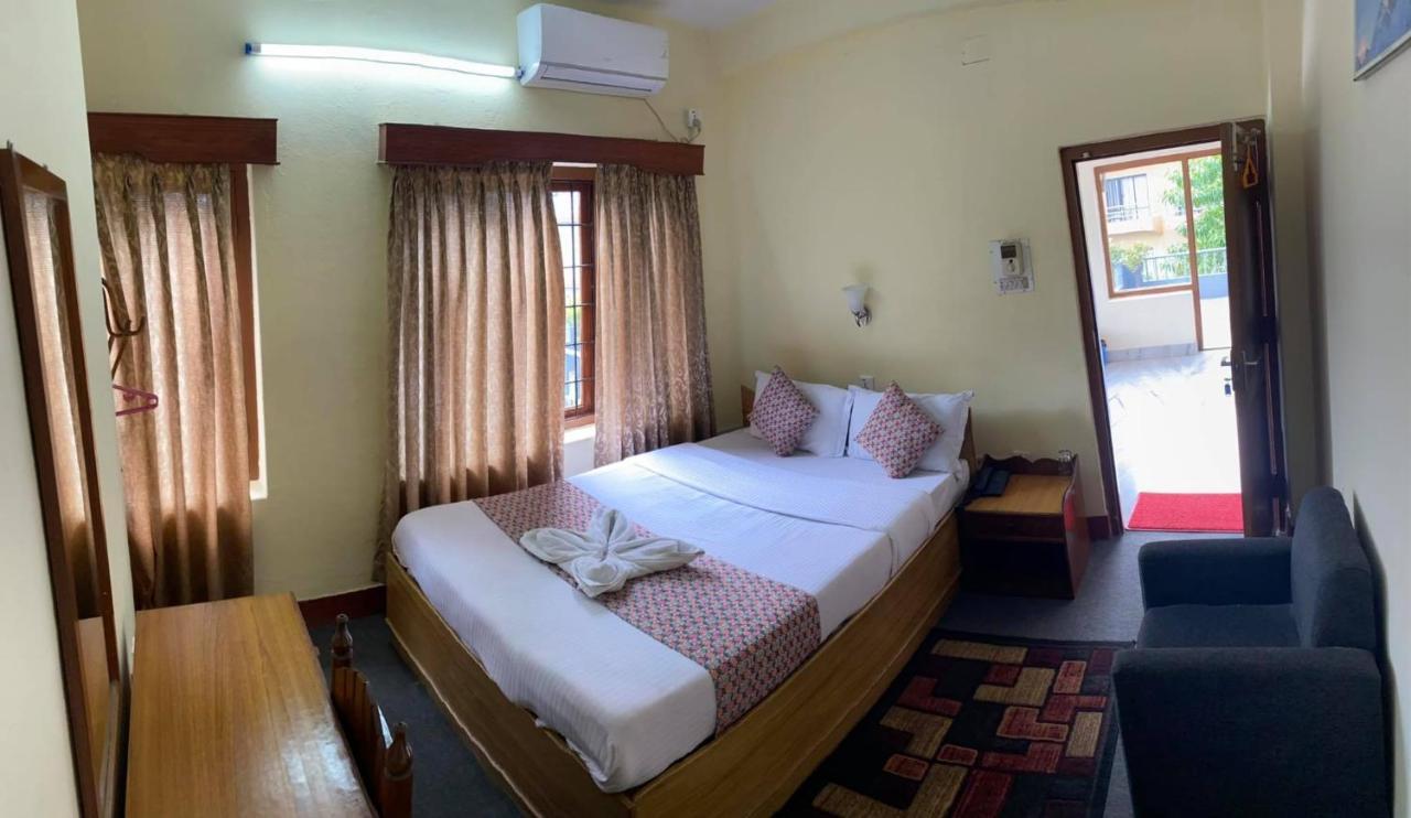 Hotel Blue Magnet Pokhara Buitenkant foto
