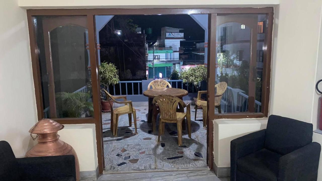 Hotel Blue Magnet Pokhara Buitenkant foto
